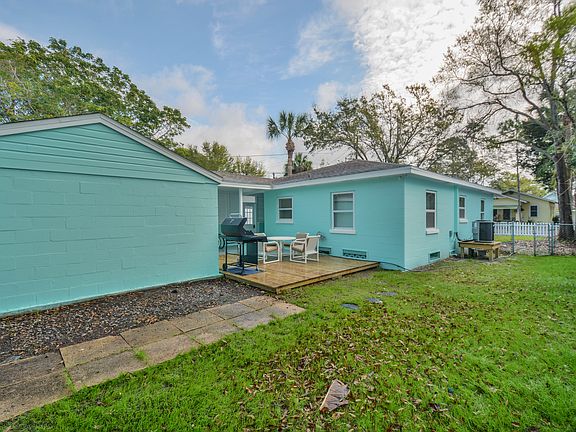 2nd image of 302 Banana St