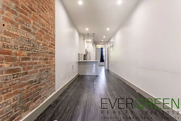 Rented by Evergreen Apartments BK | media 1
