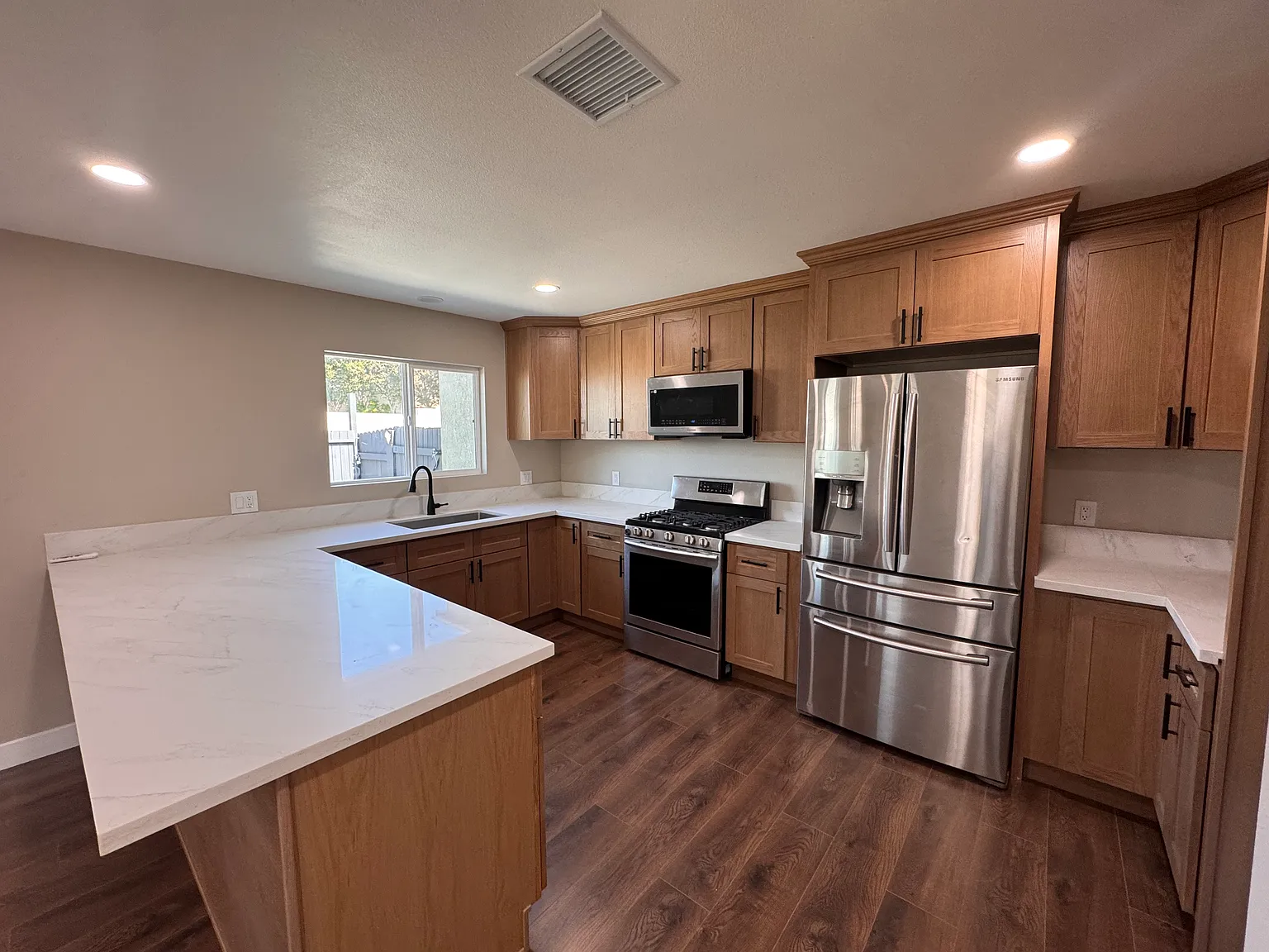 2 bed, 860 sqft, $2,900 — Photo 1