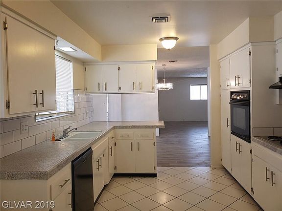 4th image of 5027 Sawyer Ave