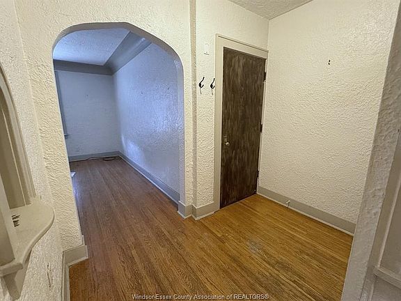 3rd image of 1009 Niagara St #3