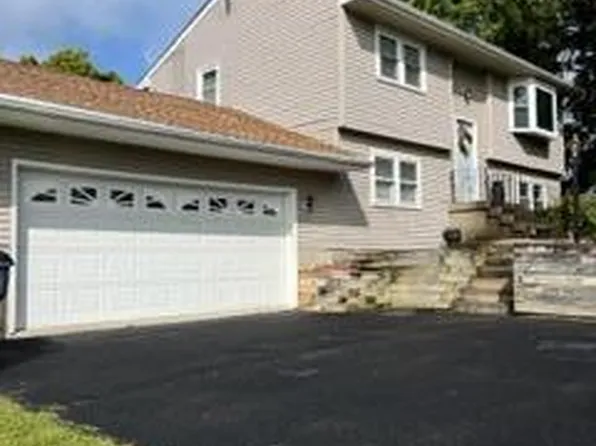 27 Suncrest Drive, Waterford, NY 12188