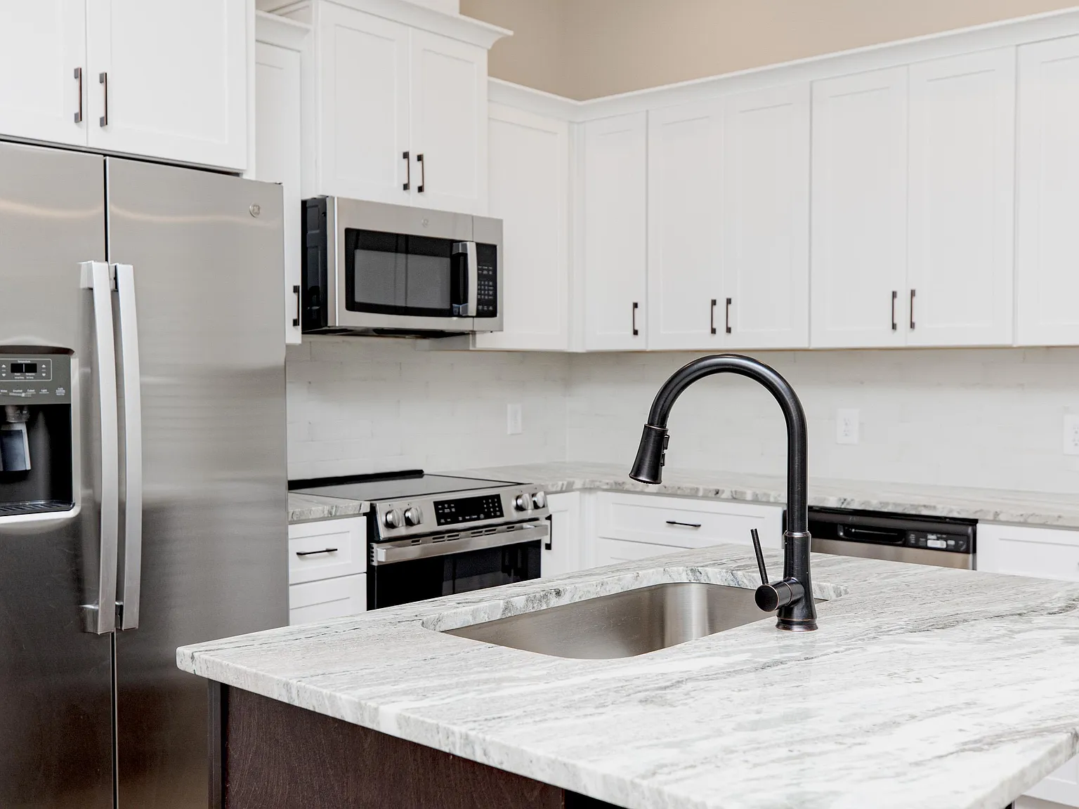 2 bed, 2.0 bath, 1008 sqft, $2,150 — Photo 3