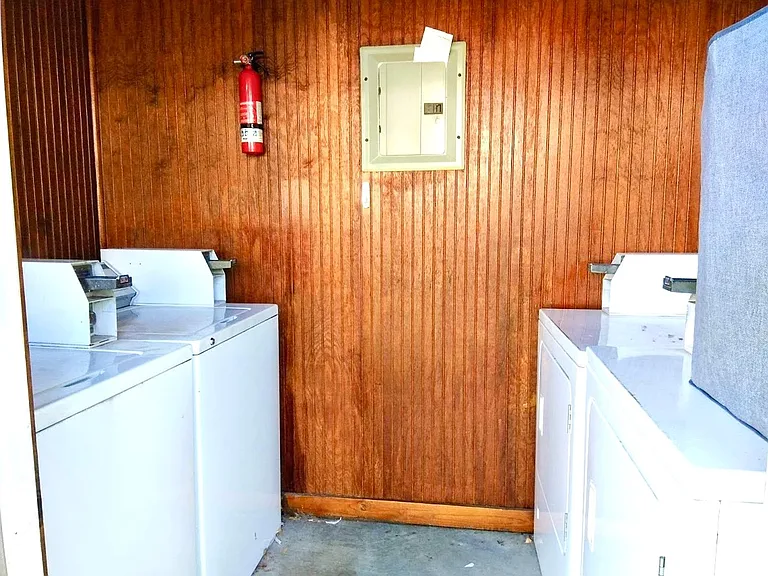 218 E Rosewood Ave — Photo 20