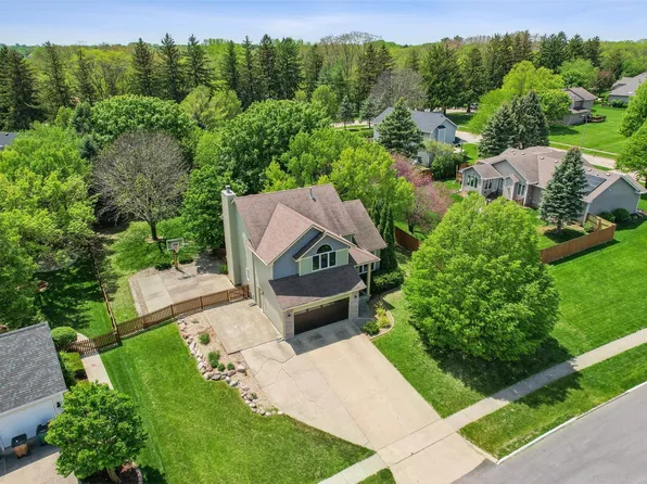 14434 Hawthorn Dr, Clive, IA 50325