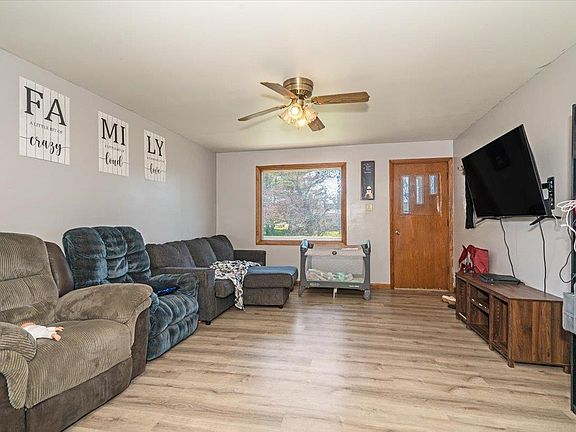 4th image of 608 16th Ave W