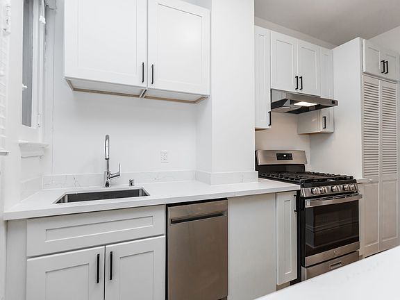 3rd image of 1476 Sacramento St #209