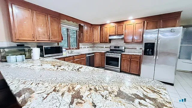 16 Arthur Dr #5 — Photo 3