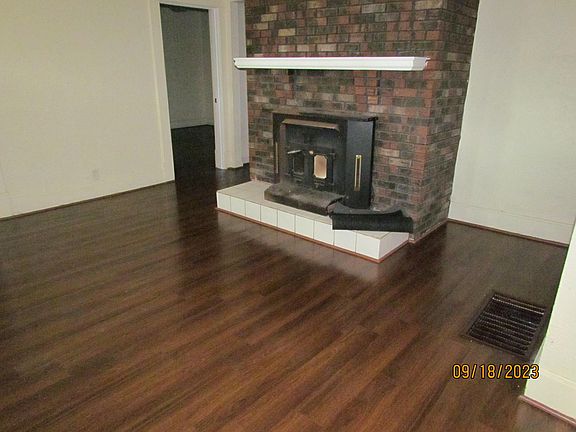 4th image of 213 N Fruitridge Ave