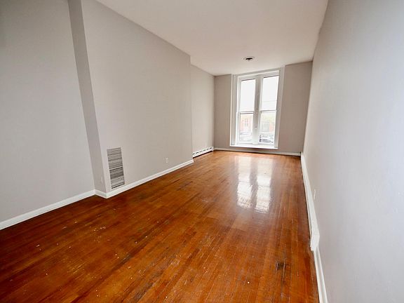2nd image of 1422 Park Ave APT 1