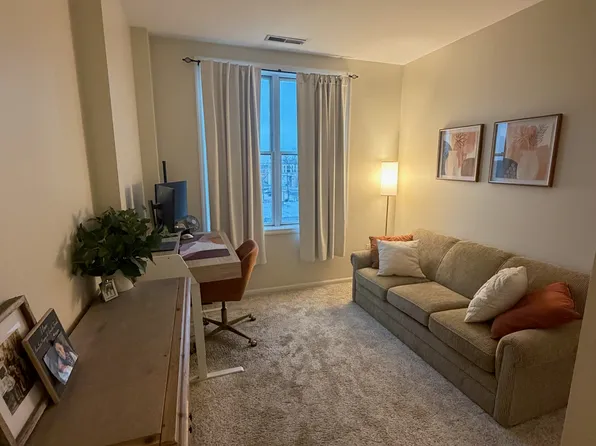 2472 W Foster Ave APT 405, Chicago, IL 60625