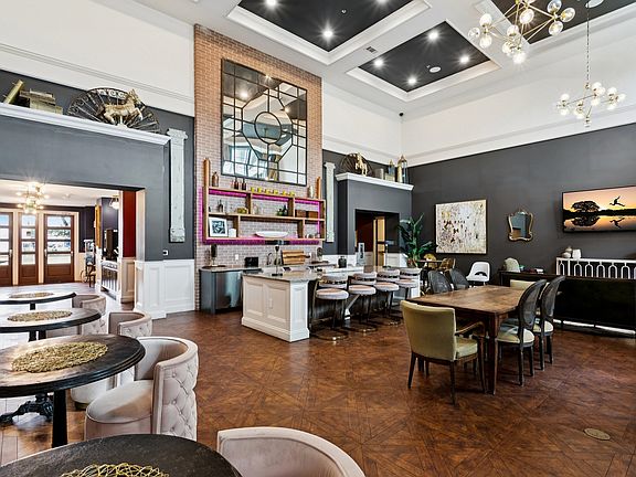 3rd image of 1325 Annunciation St #207