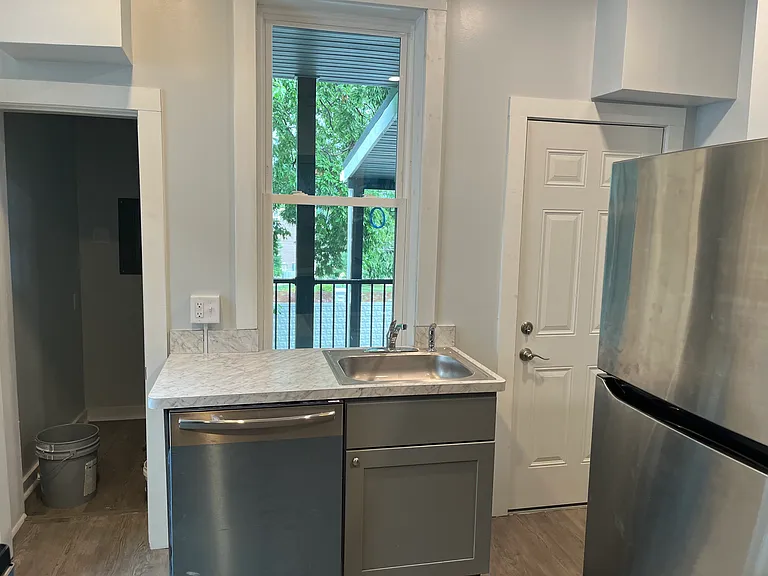 234 Summit Ave #E — Photo 2