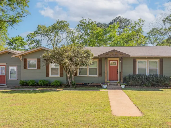 1219 E 1st St, Hughes Springs, TX 75656