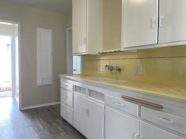 2625 Cloverfield Blvd — Photo 5
