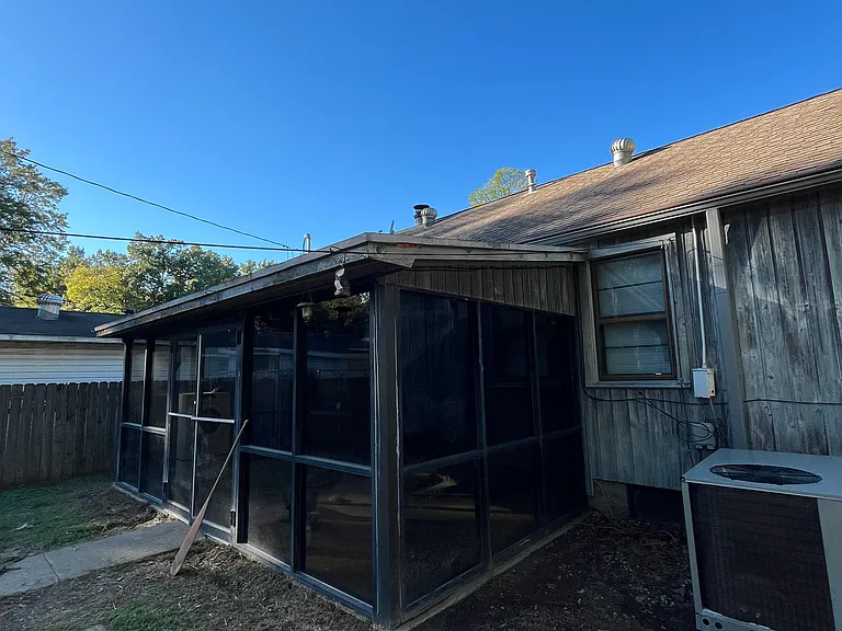 326 N Center Dr — Photo 2