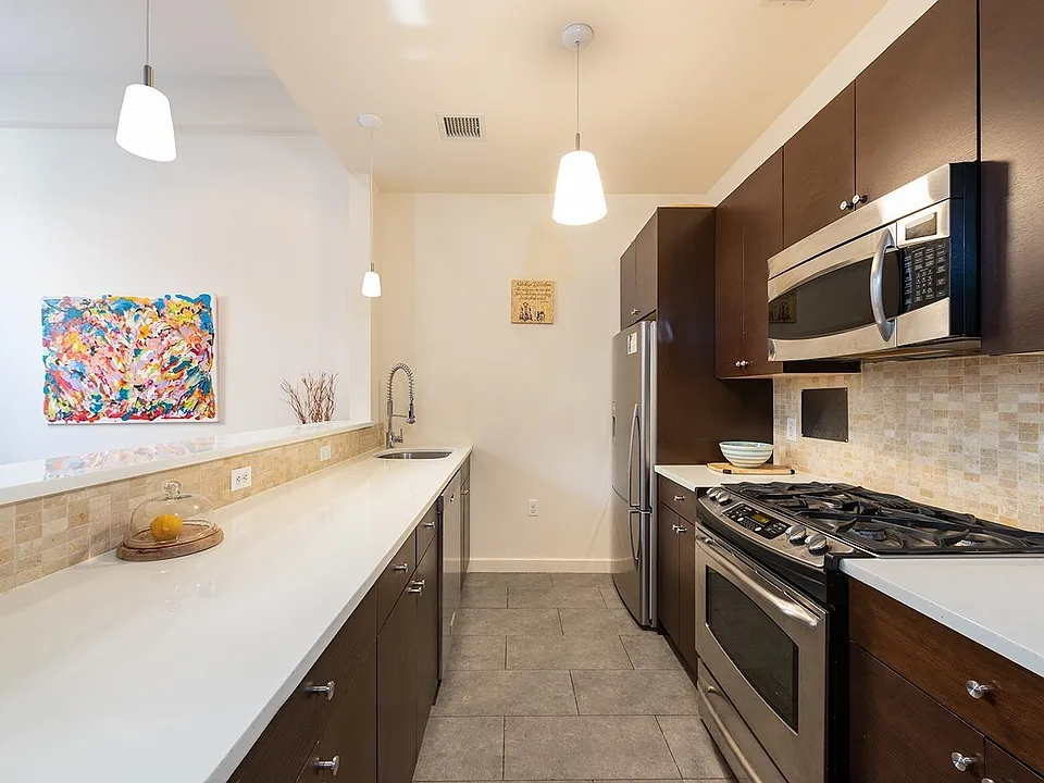 232 Pavonia Ave #308