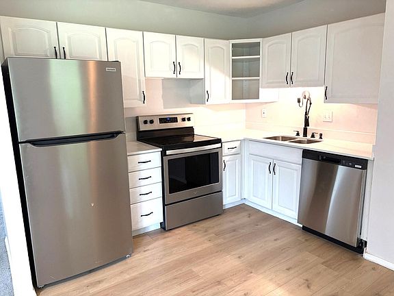 3rd image of 3742 Autumn Rd