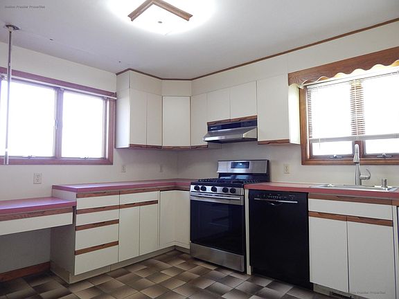 4th image of 40 Whiton Ave #1A