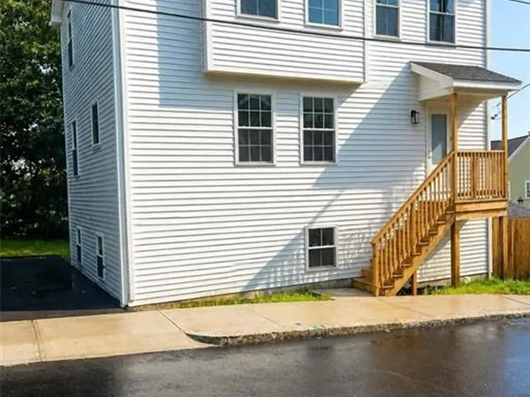 11 Benton St, Providence, RI 02909
