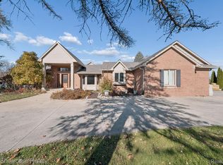 1112 W Cook Rd, Grand Blanc, MI 48439