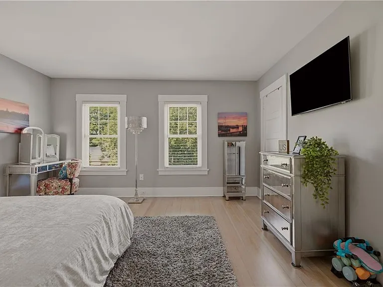 21 Pell St — Photo 13
