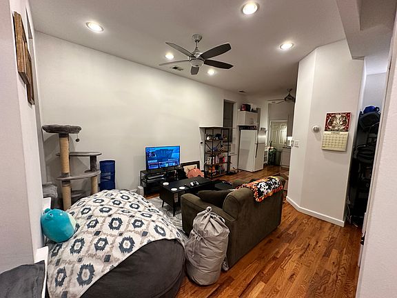 2nd image of 1350 N Greenview Ave #1F