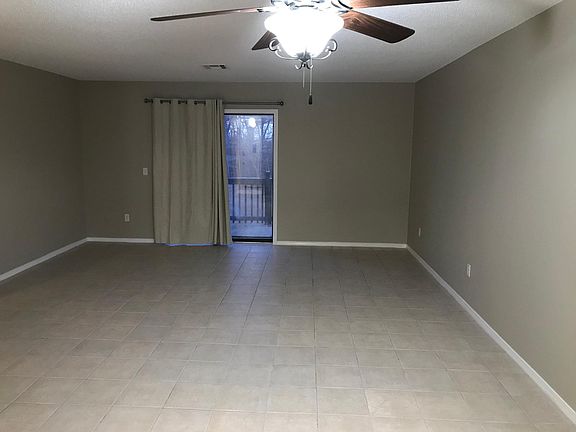 3rd image of 5 Eleanor Ln