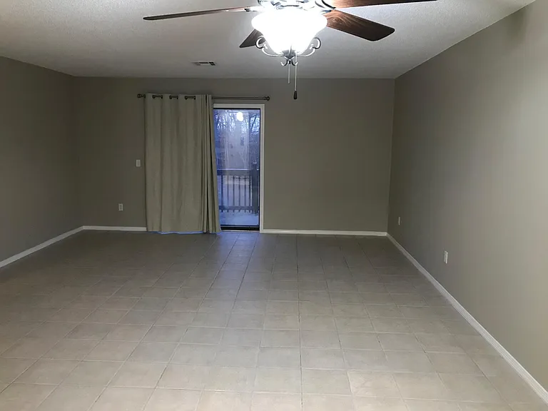 5 Eleanor Ln — Photo 3