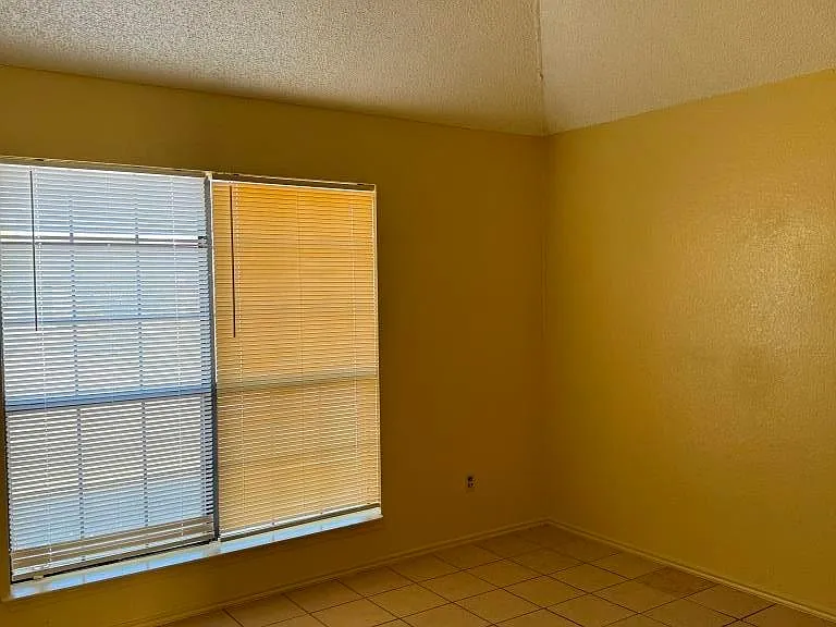 2404 Bluebonnet Dr — Photo 25