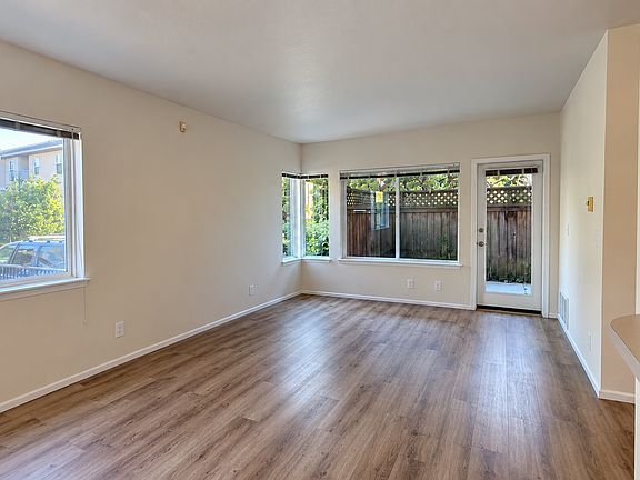 2nd image of 601 Prospect St