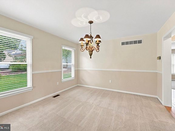 3rd image of 7 Ruby Ct