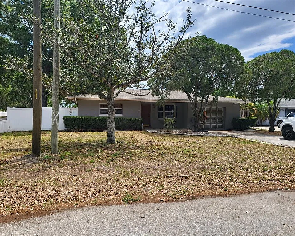 3 bed, 2.0 bath, 1828 sqft, $3,300 — Photo 1