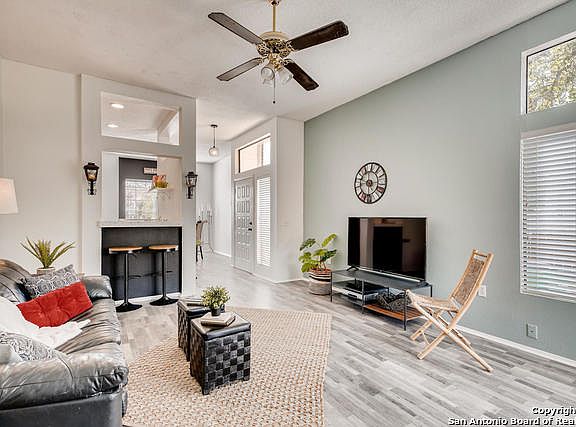 4th image of 16726 Winding Oak Dr