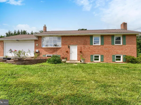 560 Boxwood Ln, Carlisle, PA 17015