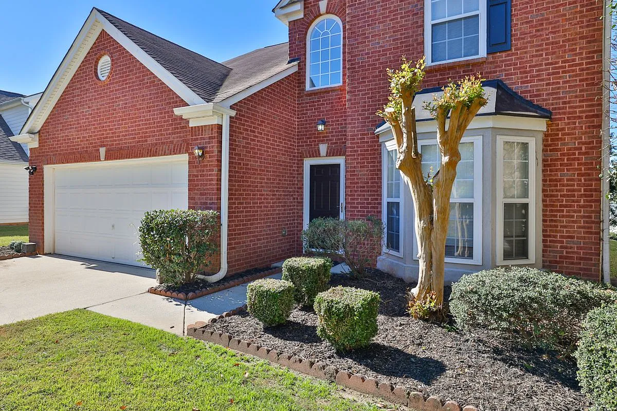 4 bed, 2.5 bath, 2628 sqft, $2,695 — Photo 3