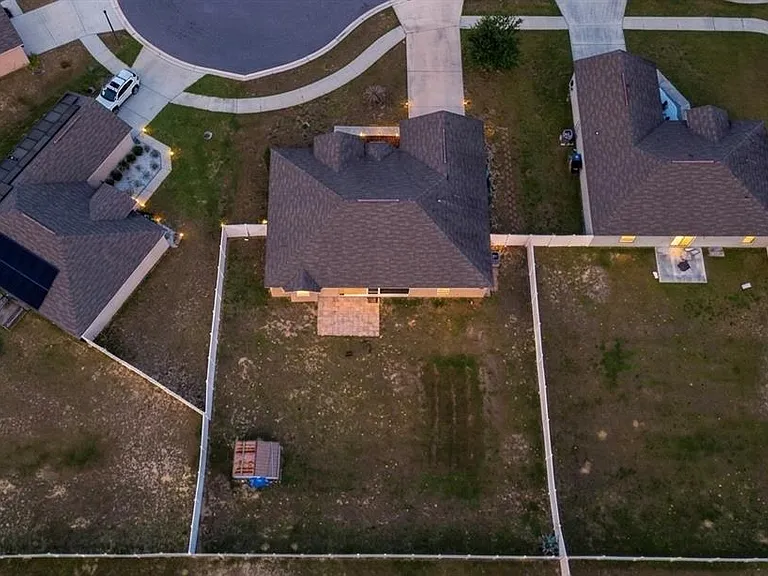 650 Hidden Lakes Ct — Photo 25