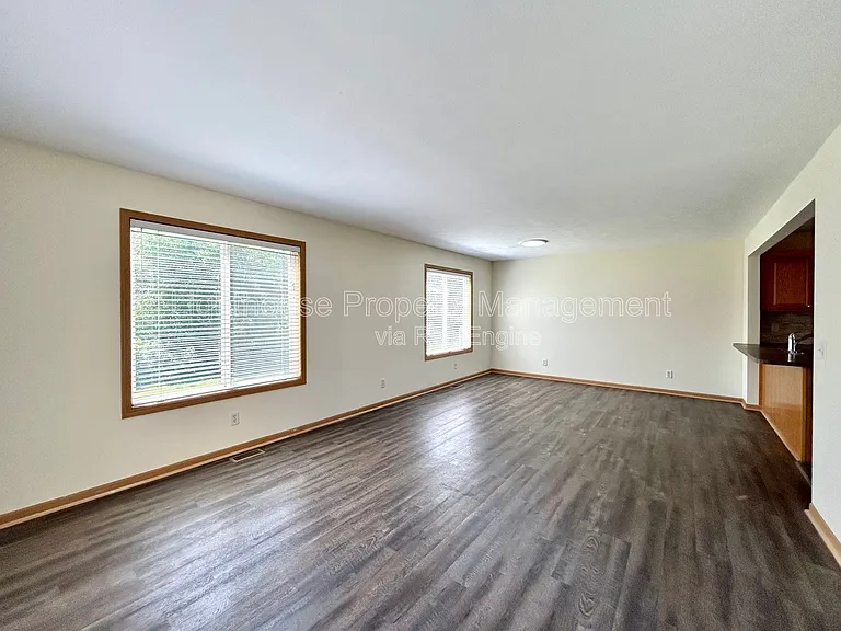 2103 Kinnrow Ave NW — Photo 7