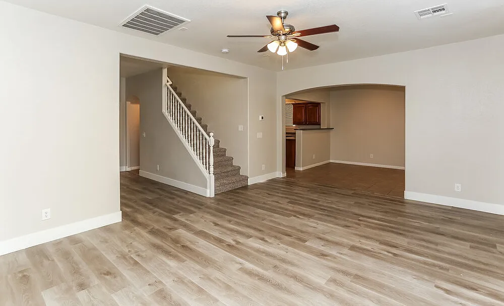 3 bed, 2.5 bath, 2245 sqft, $2,440 — Photo 4