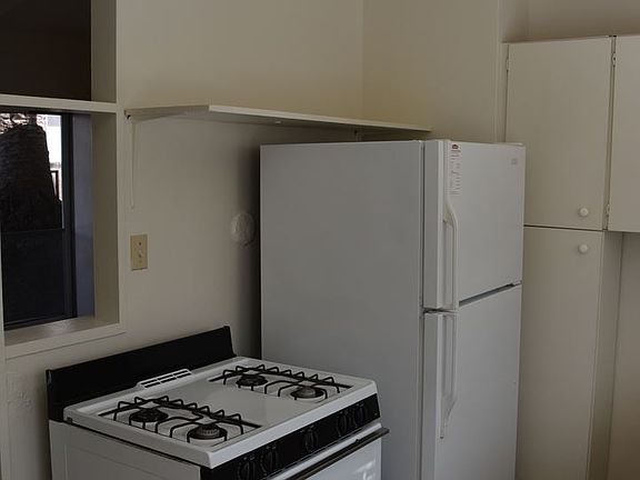 4th image of 451 Ventura Ave