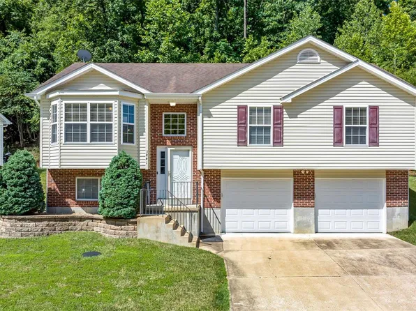 3841 Country Club Dr, Imperial, MO 63052