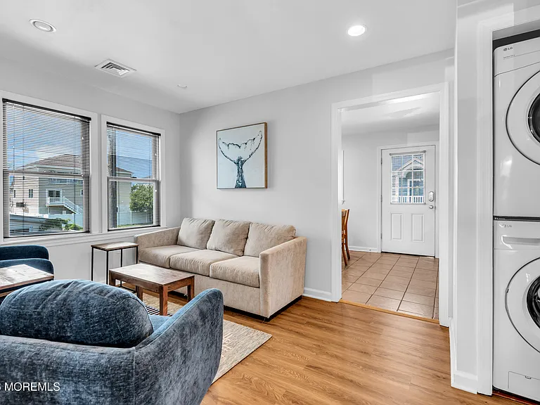 27 Arnold Ave — Photo 12