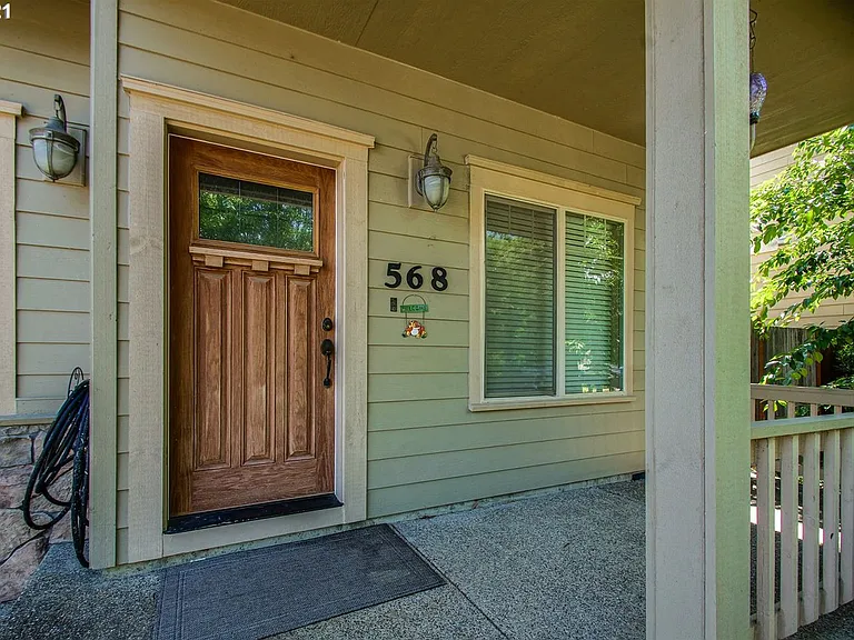 568 Donna Dr — Photo 2