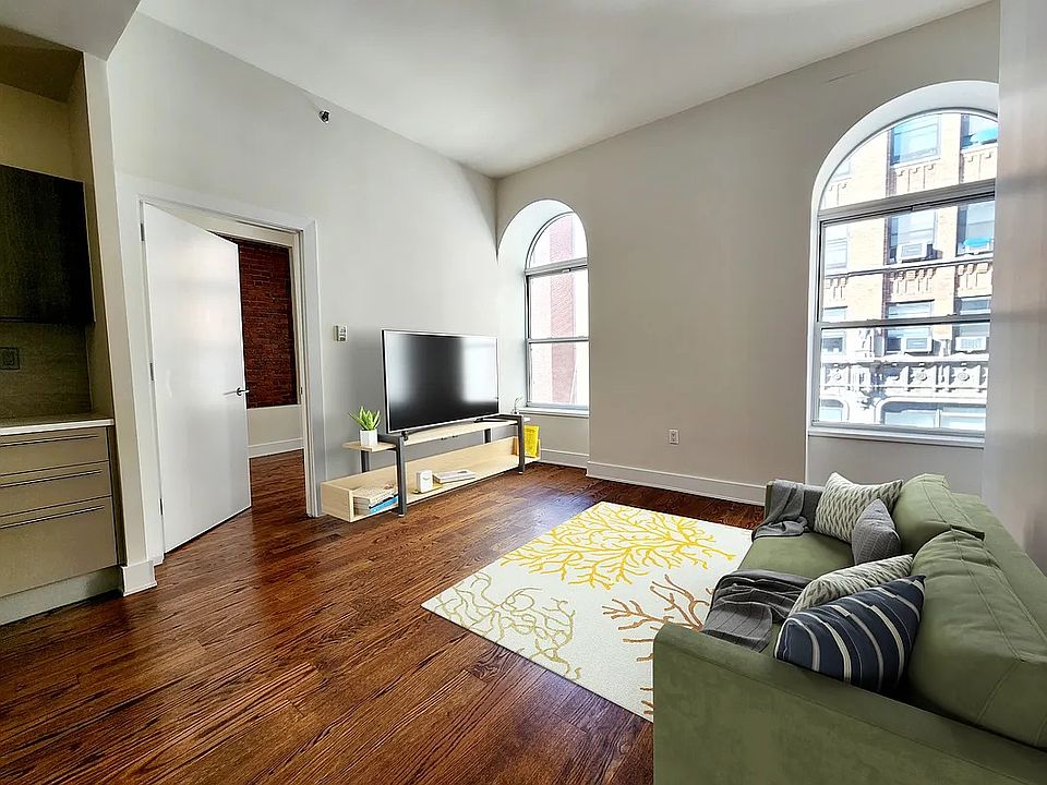 1st image of 68 Livingston St APT 4A