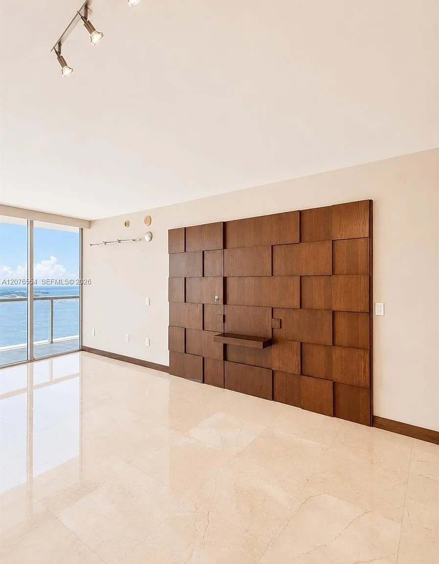 Iconbrickell Condo No 1 — Photo 3