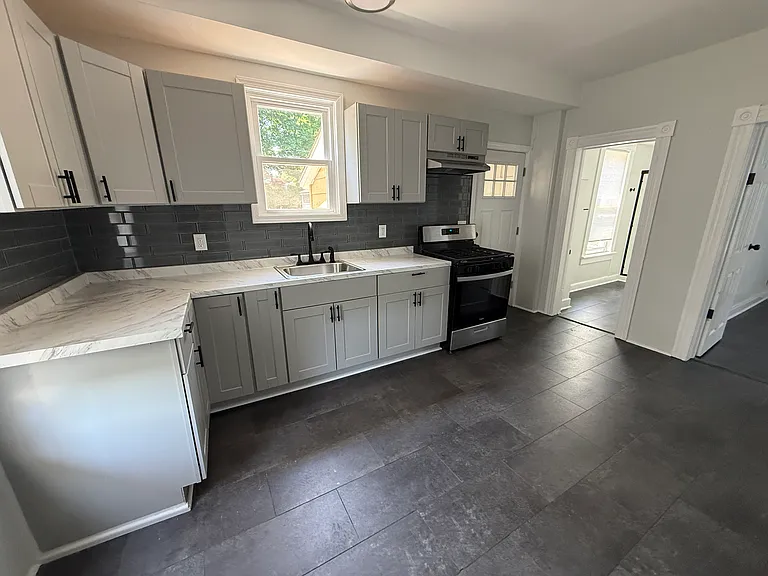 54 South St #1A — Photo 3