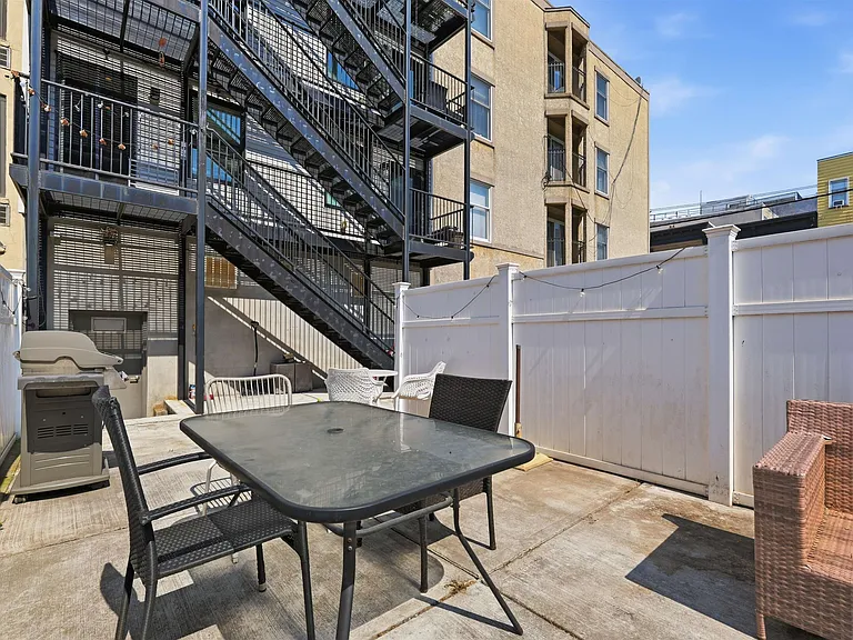 529 Jefferson St #2 — Photo 3