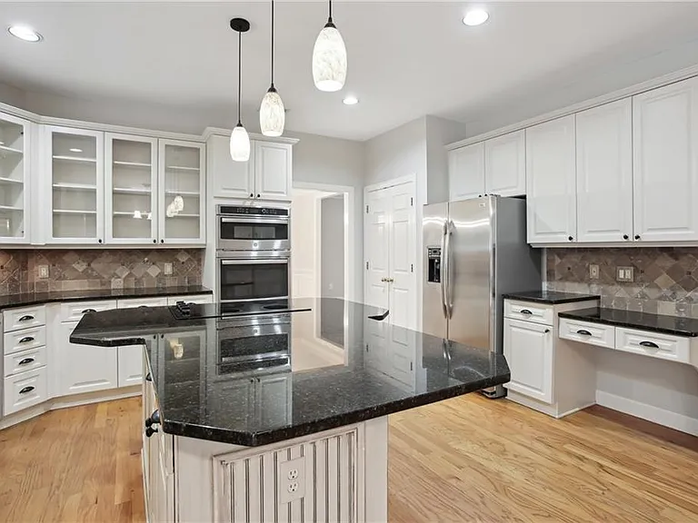 12250 Broadleaf Ln — Photo 9