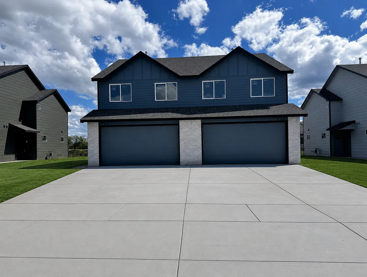 Building Photo - 727 E Briarbrook Ln