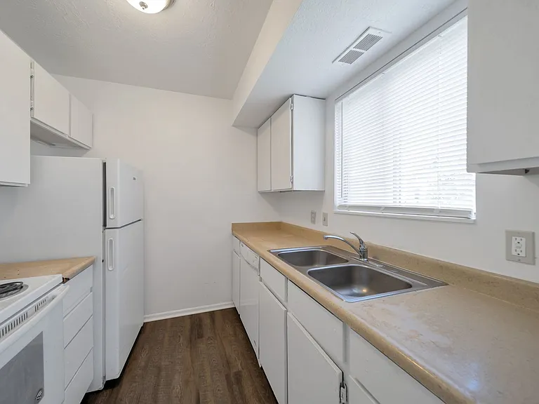 558 N Redwood Rd #2 — Photo 3